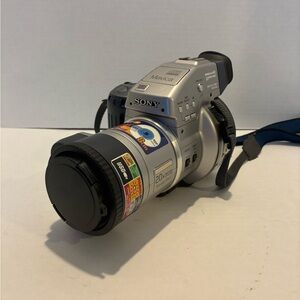 Sony Mavica MVC-CD1000 Digital Still Camera 2.1MP 20x Zoom. Tested and working.